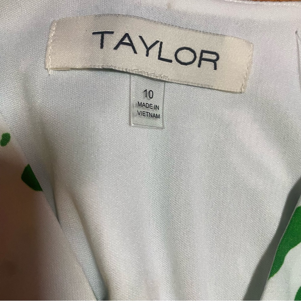 Taylor Floral Belted V-Neck Crepe Dress - Picture 11 of 11